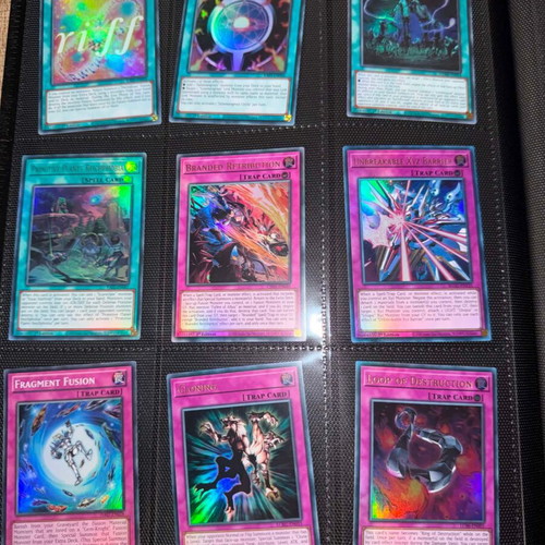 Yu-Gi-Oh! album new with 53 holo cards