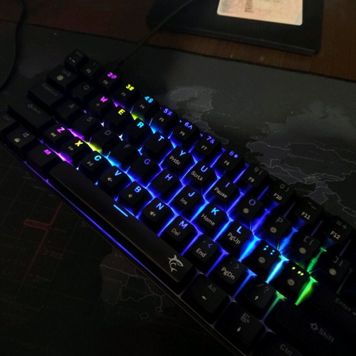 Keyboard like new with keycap puller and mousepad