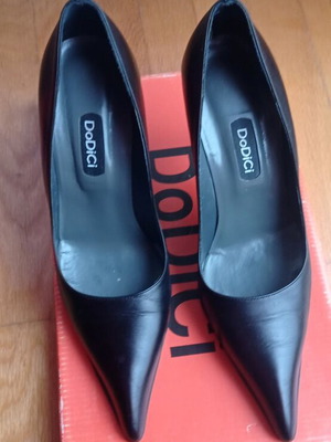 Dodici black leather pumps like new, 10cm heel, size 37