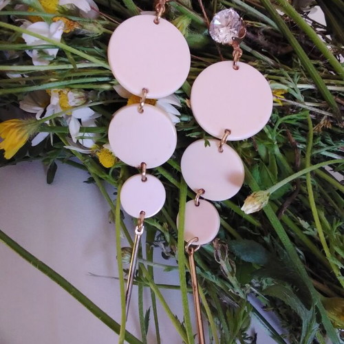 Pink long earrings like new with small diamond