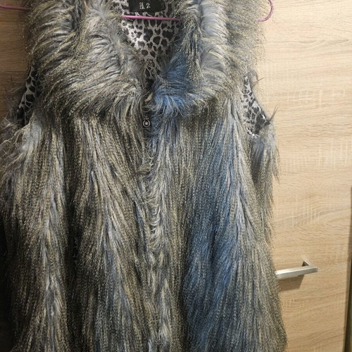 Sleeveless fur vest like new L/XL