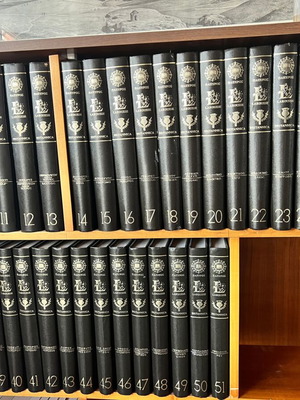 Papyrus Larousse Britannica encyclopedia set like new, 51 volumes hardcover