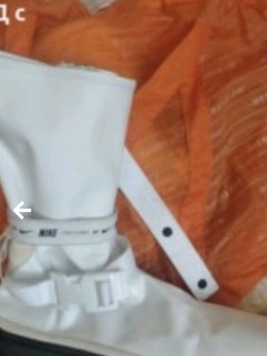 Nike boots like new, size 39, white color