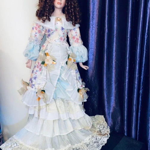 Porcelain doll large vintage like new