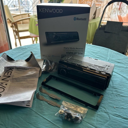 Kenwood Kmm-306BT car stereo with USB, Bluetooth and RGB lighting