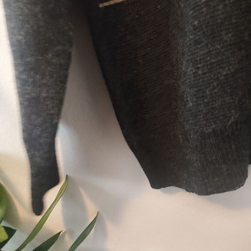 Vunic men's dark gray wool blend sweater like new, size L