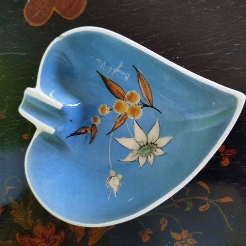 Vintage ceramic ashtray like new with hand-painted flowers
