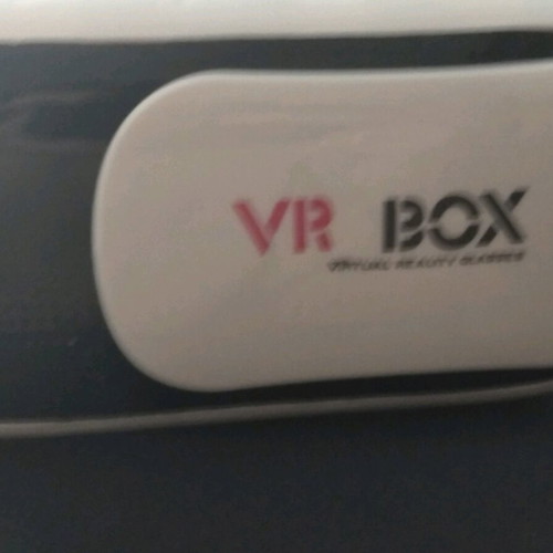 VR virtual reality glasses like new with Bluetooth controller