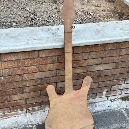 Wall hanger in electric guitar shape used, handmade with metal hooks