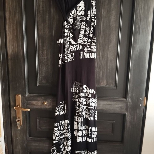 Maxi dress newspaper print like new, Easy, black and white