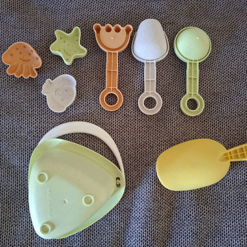 Toy buckets set