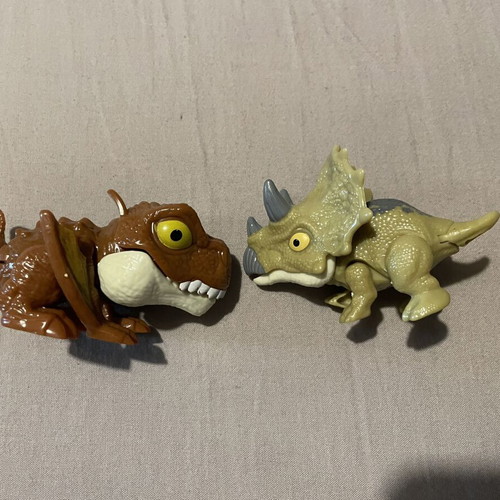 Jurassic World Snap Squad set of 2 dinosaur figures Mattel