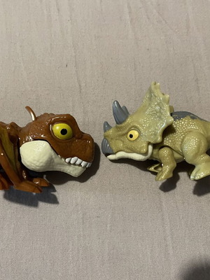 Jurassic World Snap Squad set of 2 dinosaur figures Mattel