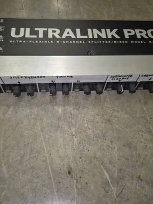 Behringer UltraLink Pro MX882 8-channel splitter/mixer