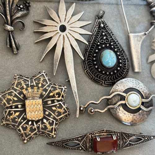 Silver pins used, gold and silver colors