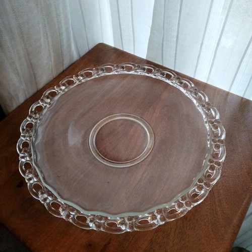 Vintage glass platter 28 cm like new with laced design