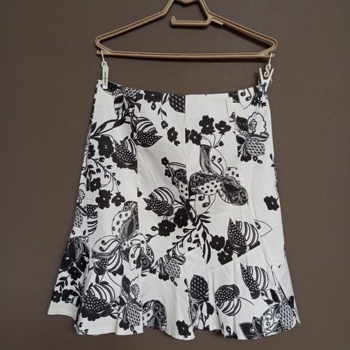 Women's black and white floral A-line skirt like new