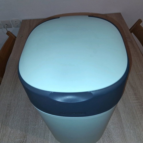 Tommee Tippee Twist and Click Diaper Disposal Bin blue used