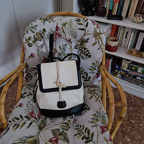 Backpack Bag to Bag white and black, like new, mixed materials