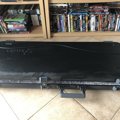 Fender Stratocaster/Telecaster Molded Case like new, original