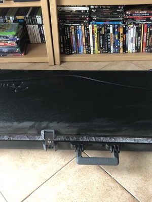 Fender Stratocaster/Telecaster Molded Case like new, original