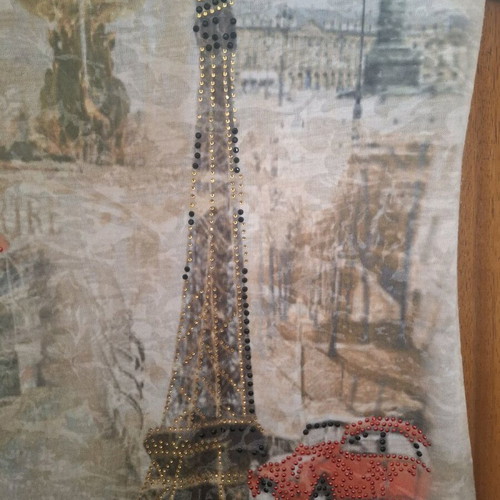 YSATIS short-sleeve blouse like new with Paris design and beads S/M