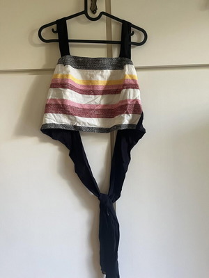 Crop top Benetton like new με καλοκαιρινά όμορφα χρώματα
