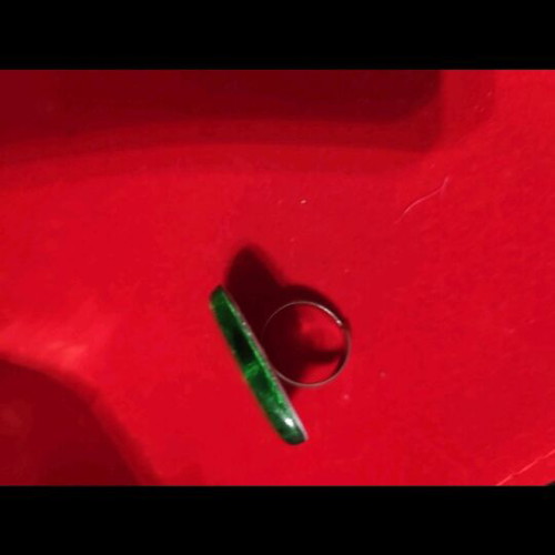 Green ring like new with adjustable size