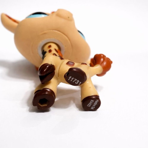 Littlest Petshop giraffe used, Hasbro
