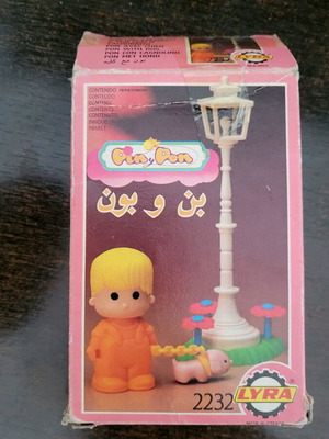 Vintage Pin Pon used, box with pieces from various sets