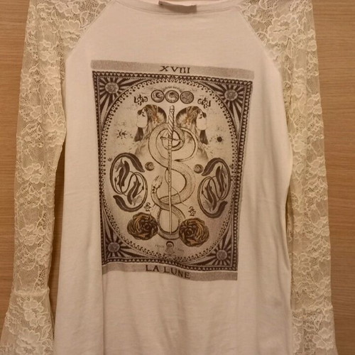 Peace+chaos S-M blouse new with quipure lace sleeves and La lune print