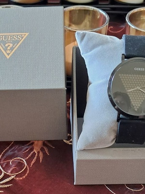 Автентичен часовник марка Guess