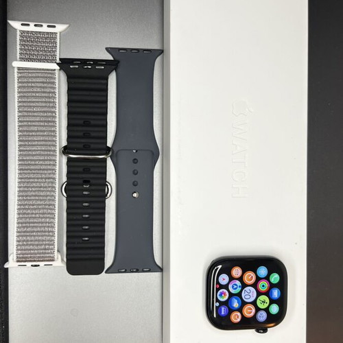 Apple Watch Series 11 46mm like new with accessories