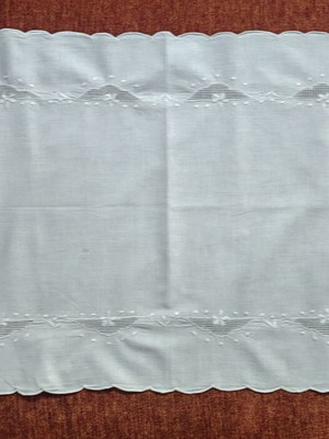 Table runner white color 40cm x 80cm used