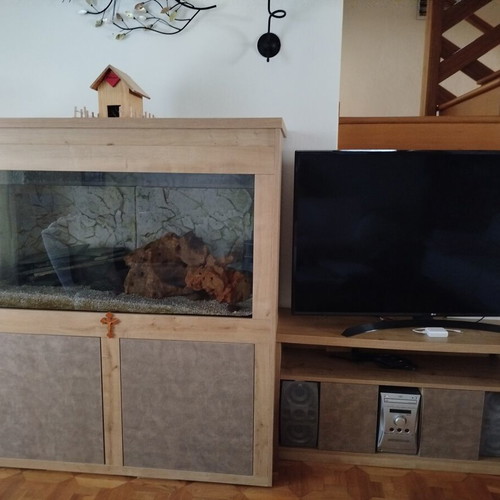 Aquarium furniture 350 liters used with EHEIM filter and LED lighting