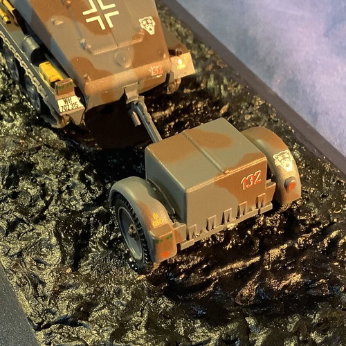 Sd.Kfz.252 model with Sd.Anh.3 trailer like new, 1:72 scale