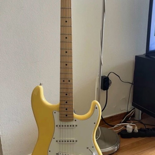 Fender Stratocaster 75th Anniversary electric guitar like new, Buttercream