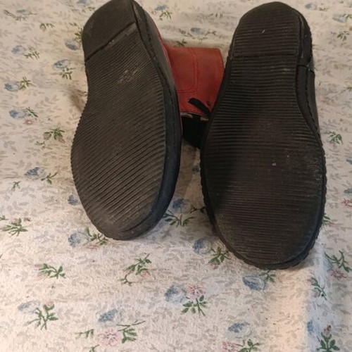 Red leather ankle boots size 37 used, sturdy design with black laces