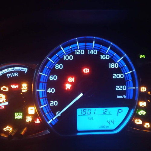 Toyota Yaris Hybrid 1.5 Automatic like new, red, 2016