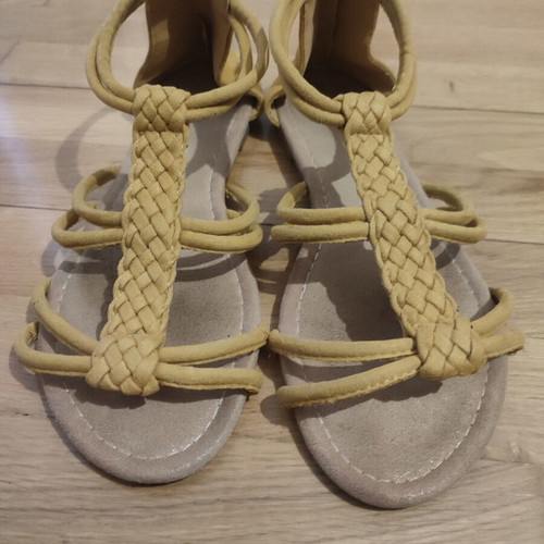 Bozikis flat sandals like new, mustard color, size 41