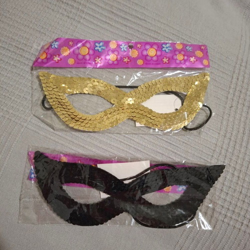 Carnival and party accessories set like new