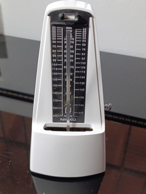 Mechanical metronome used with plastic body and metal mechanism