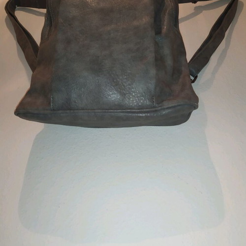 Backpack bag like new with two front hidden pockets gray