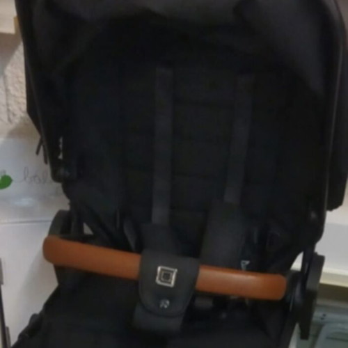 2-in-1 Baby Stroller like new with carrycot and stroller seat
