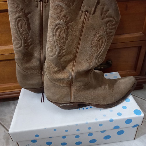 PRICE DROP:LEGENDARY SENDRA 39 HANDMADE BOOTS