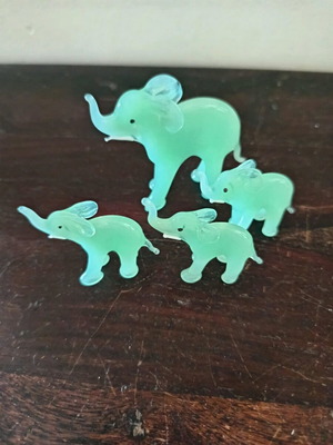 Διακοσμητικά ελεφαντάκια μινιατούρες σαν καινούργια