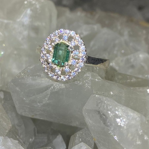 Silver ring with natural emerald and moissanite, new