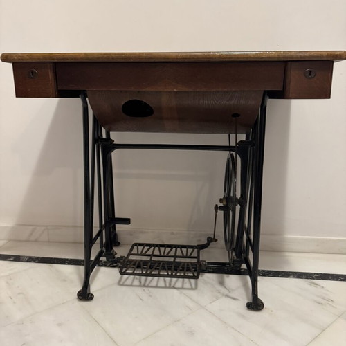 Antique Sewing Machine Table like new, functional from 1960