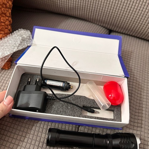 Swat LED flashlight used with red and white light, rechargeable