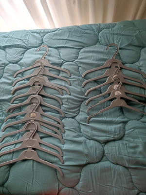 Children's hangers pack of 8, 4 triple and 4 double